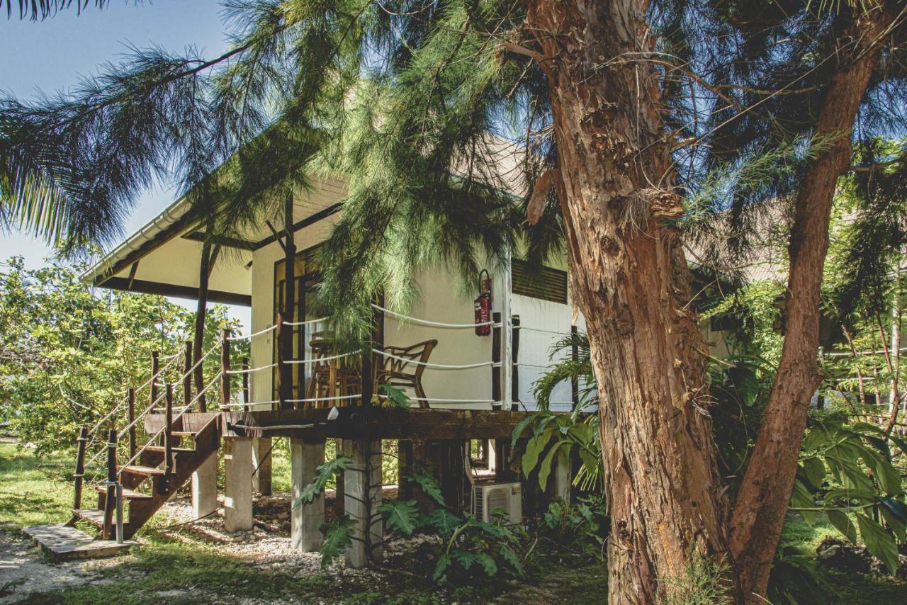 Le Coconut Lodge Avatoru Exterior foto